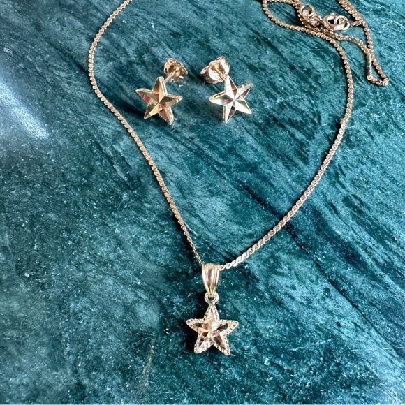 Beverly Hills Jewelry - 14K solid gold earrings and pendant set with chain